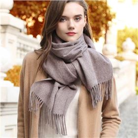 羊毛圍巾和羊絨圍巾哪個好 羊毛圍巾和羊絨圍巾哪個好