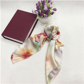 真絲絲巾怎么系 真絲絲巾怎么系