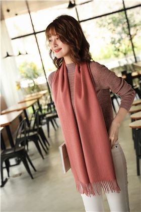 圍巾怎么系好看&mdash;&mdash;真絲圍巾，真絲絲巾，羊絨圍巾