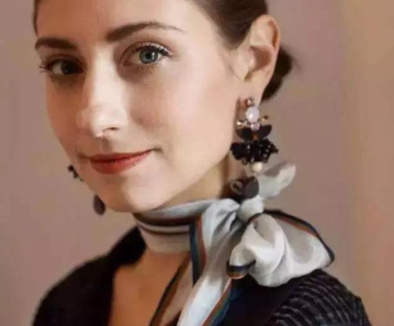 絲巾的各種圍法&mdash;&mdash;真絲圍巾、真絲絲巾、圍巾品牌、定制圍巾、