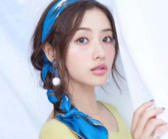 絲巾的各種圍法&mdash;&mdash;真絲圍巾、真絲絲巾、圍巾品牌、定制圍巾、