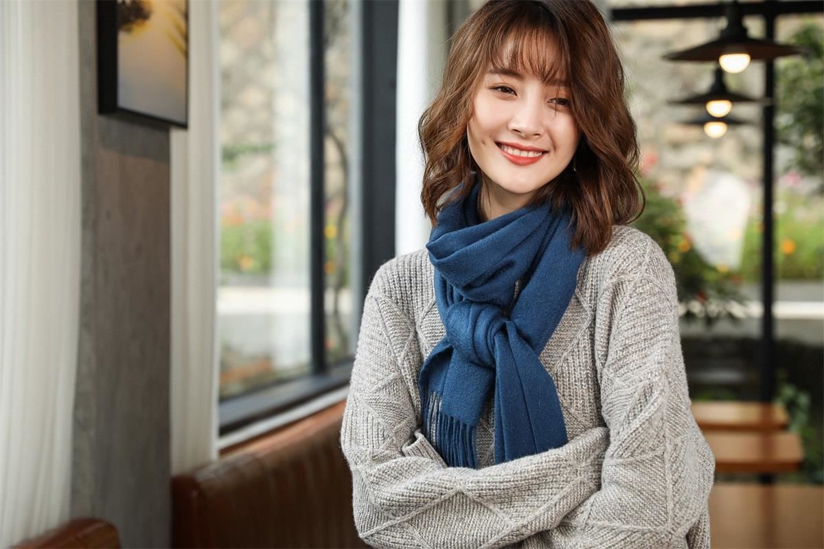 羊絨圍巾該如何搭配&mdash;&mdash;羊絨圍巾、羊毛圍巾