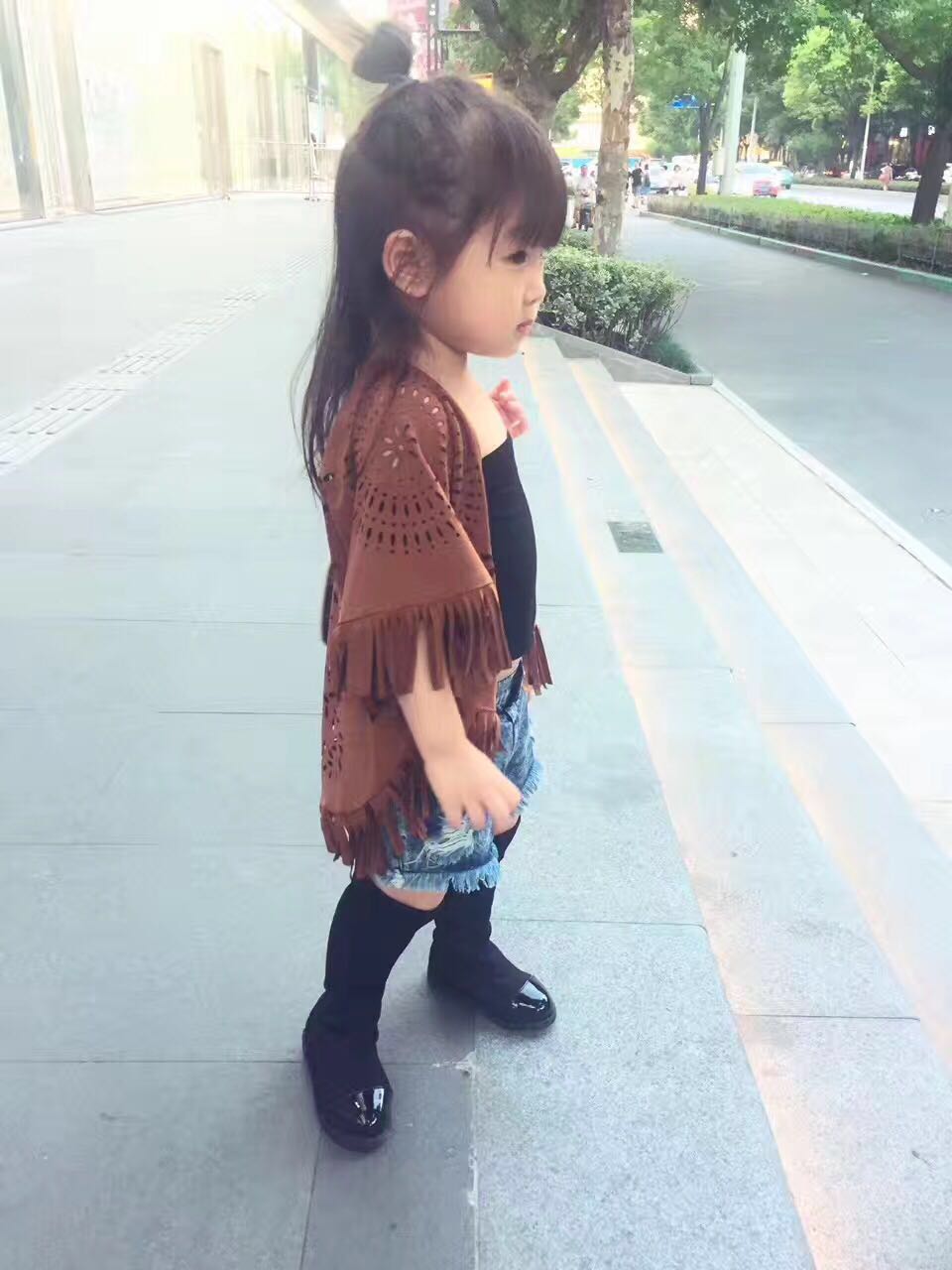 新款麂皮絨兒童斗篷鏤空流蘇披肩 新款麂皮絨兒童斗篷鏤空流蘇披肩