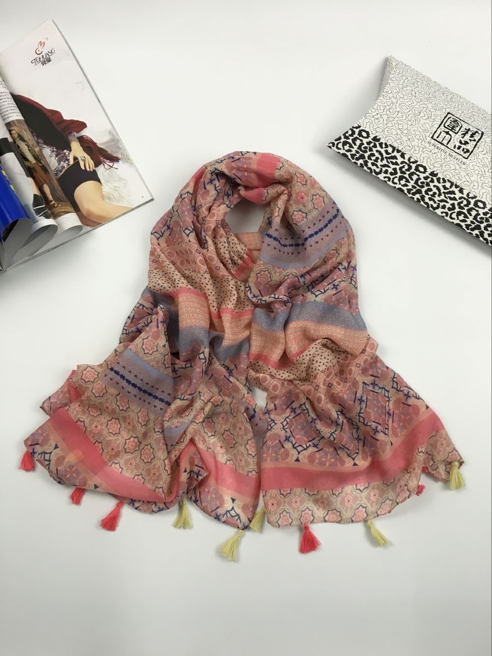 秋冬款幾何花紋巴厘紗圍巾 秋冬款幾何花紋巴厘紗圍巾