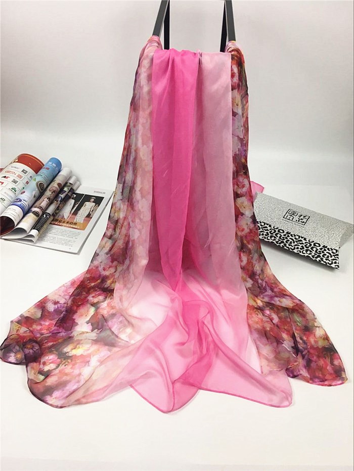 新款繁花似錦系列女士仿真絲圍巾粉紅 新款繁花似錦系列女士仿真絲圍巾粉紅