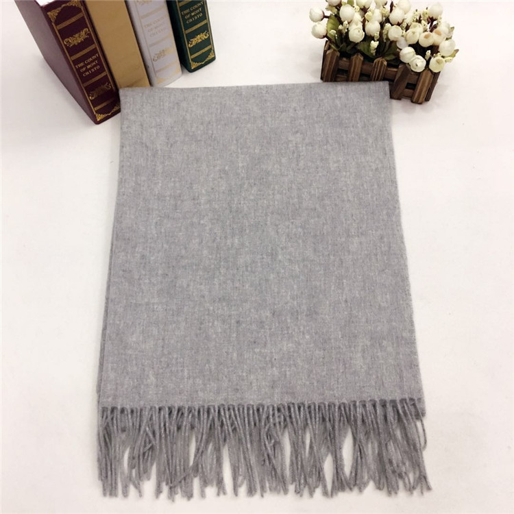 新款秋冬羊毛掛須圍巾灰色 新款秋冬羊毛掛須圍巾灰色